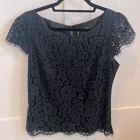 C. Wonder Tops - Lace short sleeve short sleeve side zip keyhole shirt